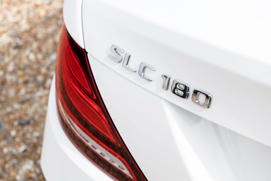Логотип Mercedes-Benz SLC180 AMG Line (R172) 2016 года  (UK) (фото 8 из 40)